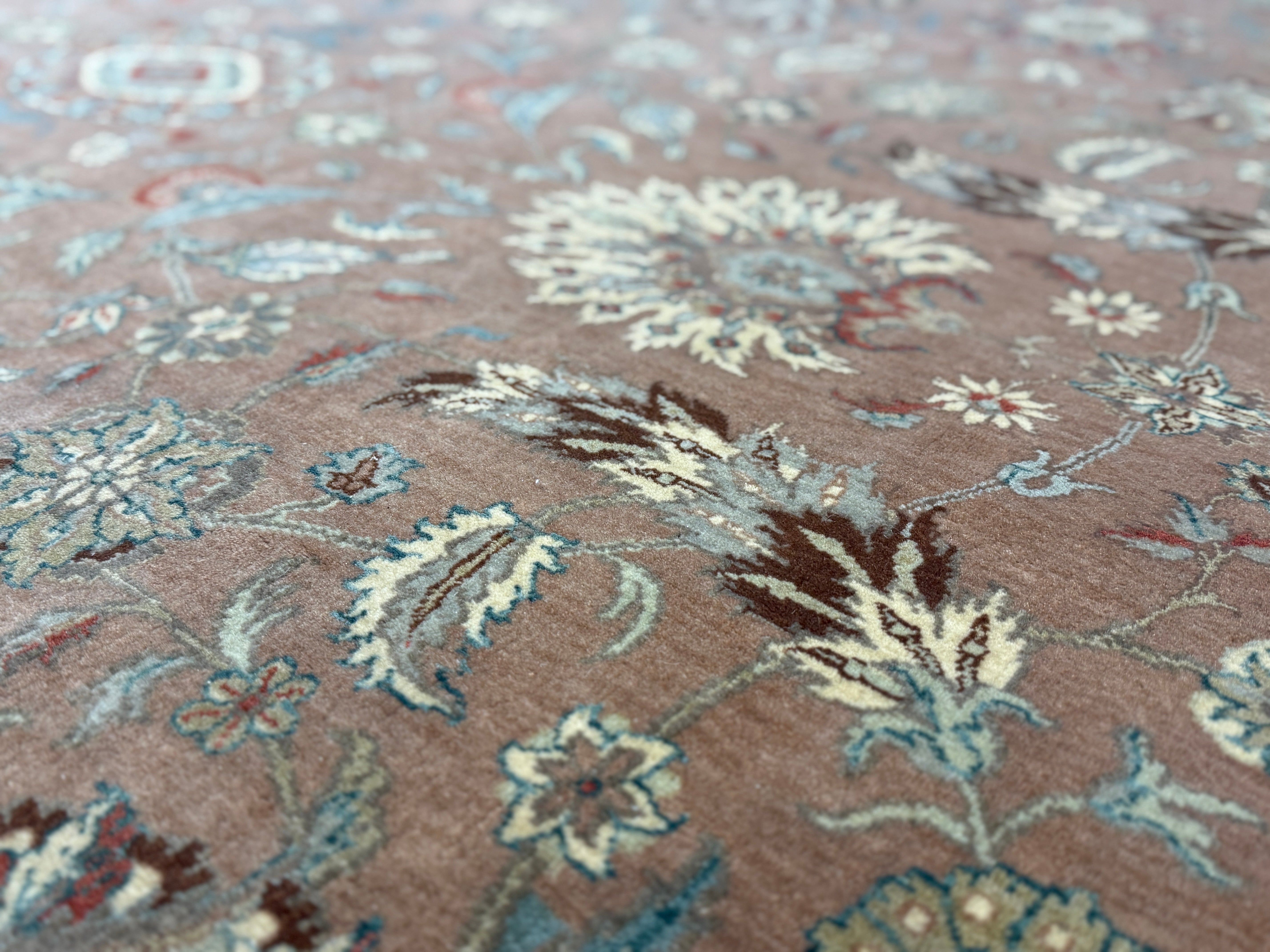 3043 – Classic Hand-Knotted Wool Rug
