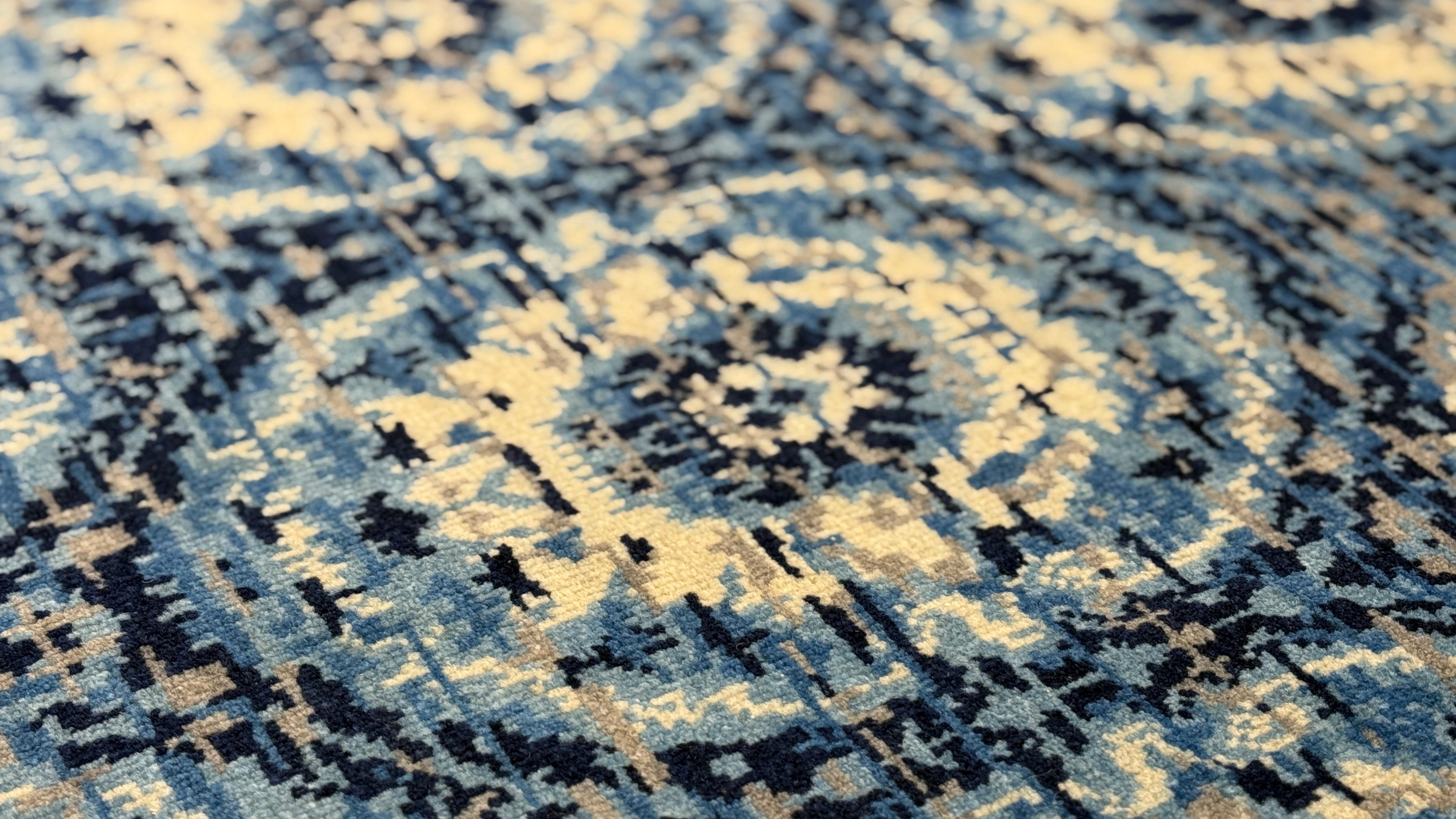 5781 – Modern Hand-Knotted Wool Rug