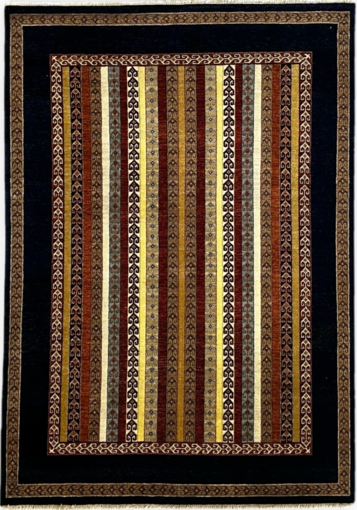 9618 – Classic Hand-Knotted Wool Rug